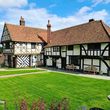 Voco Lythe Hill Hotel & Spa By Ihg Haslemere Exterior foto