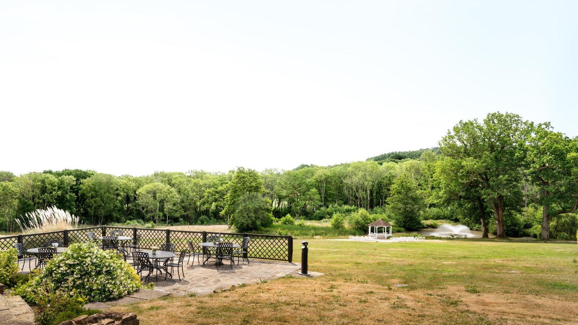 Voco Lythe Hill Hotel & Spa By Ihg Haslemere Exterior foto
