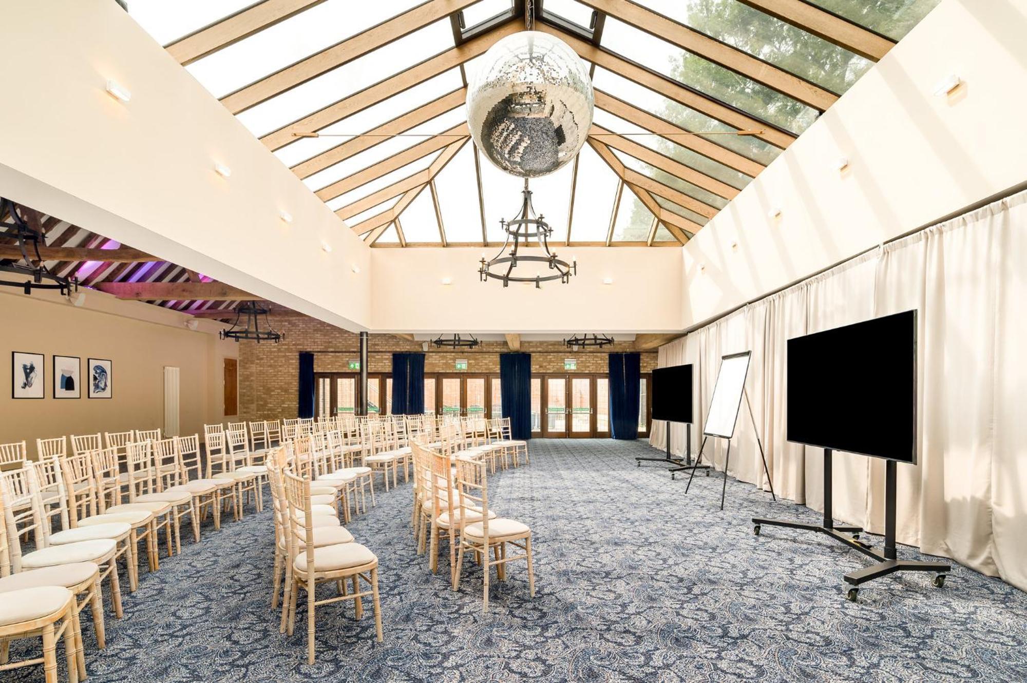 Voco Lythe Hill Hotel & Spa By Ihg Haslemere Exterior foto