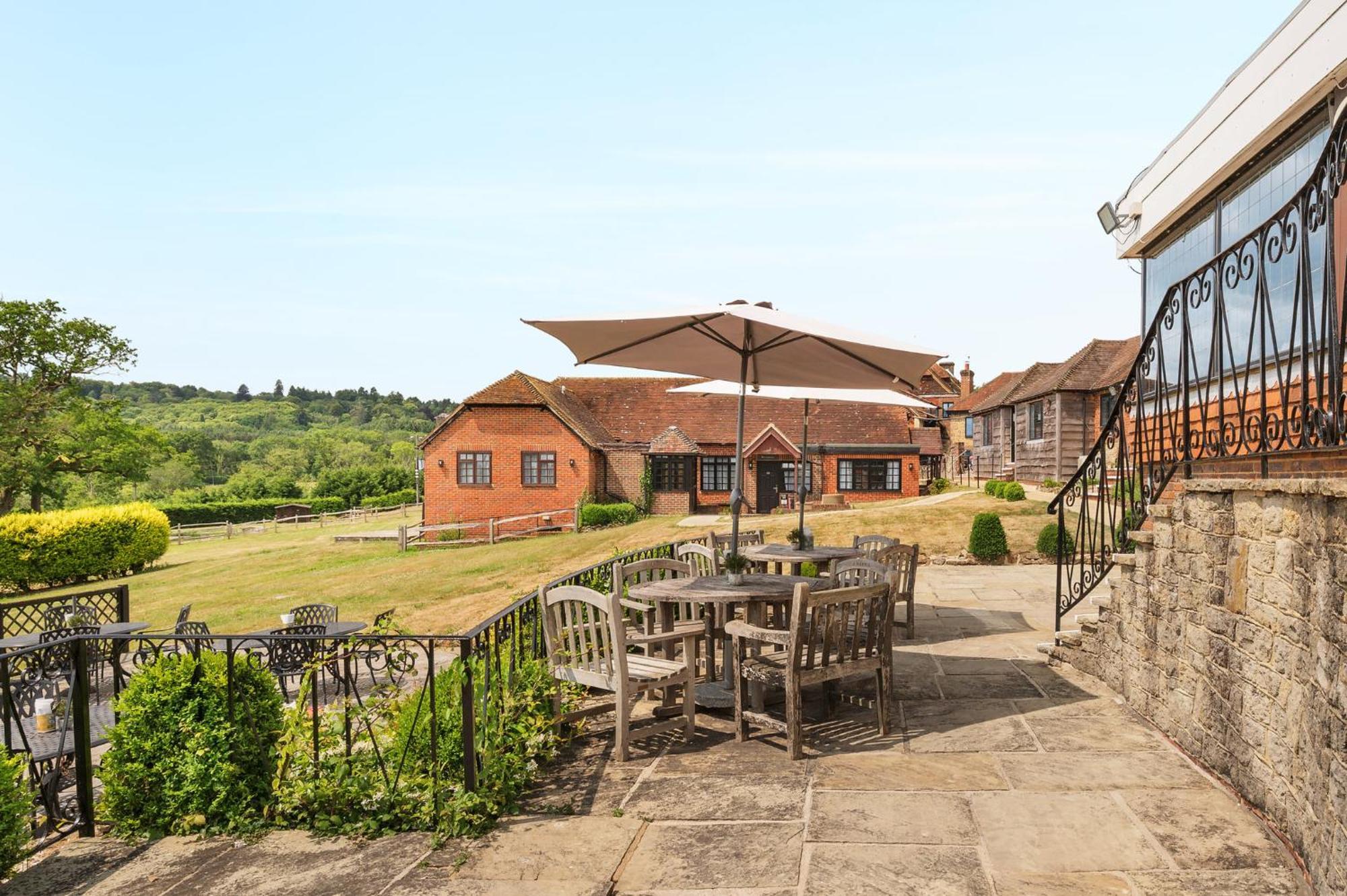 Voco Lythe Hill Hotel & Spa By Ihg Haslemere Exterior foto